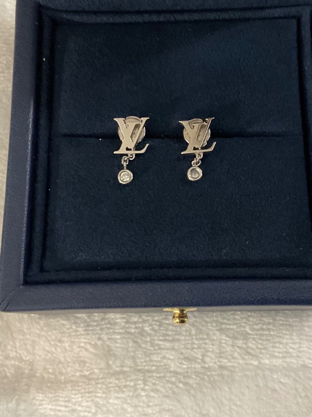 LOUIS VUITTON ldylle Blossom White Gold Diamond Ear Stud.